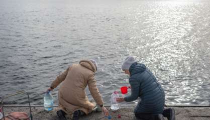 Ukraine: au bord du Dniepr à Kherson, réserve d'eau et réseau mobile russe