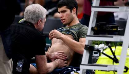 Tennis: Alcaraz abandonne, Auger-Aliassime continue d'enchaîner