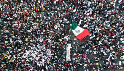 Mexique: le président Obrador dans la rue pour une démonstration de force