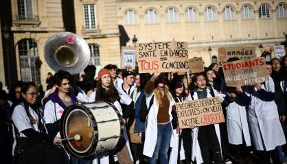 Déserts médicaux: internes et étudiants en médecine de retour dans la rue