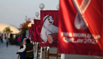 Mondial: trophée, supporteurs et équipes arrivent en ordre dispersé au Qatar