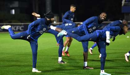 Mondial: affaiblis, les Bleus s'envolent pour Doha