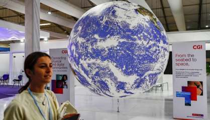 Climat: les dirigeants du monde entrent sur scène à la COP27