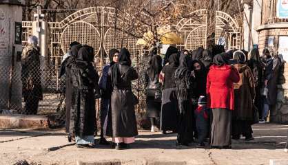 Afghanistan: des gardes armés empêchent les jeunes femmes d'entrer dans les universités