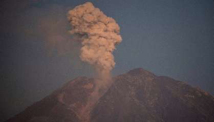 Indonésie: les évacuations se poursuivent après l'éruption du volcan Semeru