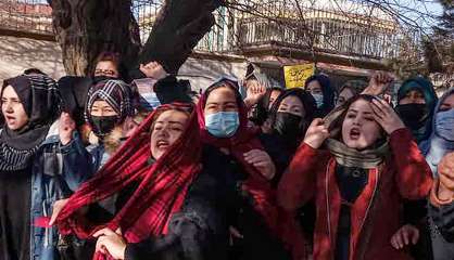 Une vingtaine d'Afghanes manifestent contre la fermeture des universités aux femmes 