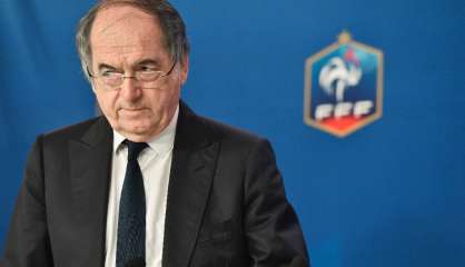 Foot, rugby, hand, le sport français cerné par les affaires