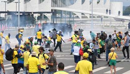 Brésil: des bolsonaristes envahissent le Congrès, le palais présidentiel et la Cour suprême