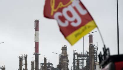 Retraites: la CGT Pétrole appelle à la grève, le gouvernement veut éviter le 