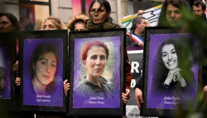 Départ d'une marche en hommage aux militantes kurdes assassinées il y a 10 ans à Paris