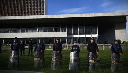 Brésil: sécurité renforcée à Brasilia, une quarantaine de personnes inculpées