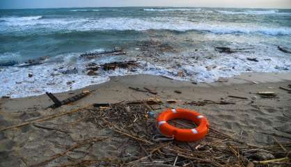 Naufrage de migrants en Italie: au moins 62 morts, de nouveaux cadavres échouent sur la côte