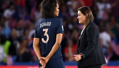 Bleues: Corinne Diacre face à l'insoutenable pression de ses cadres