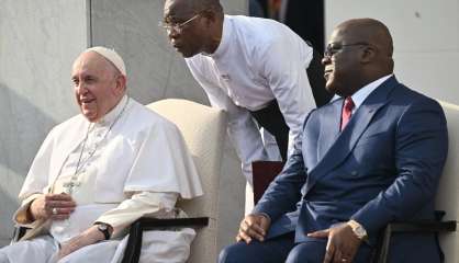 RDC: accueilli avec ferveur à Kinshasa, le pape dénonce le 