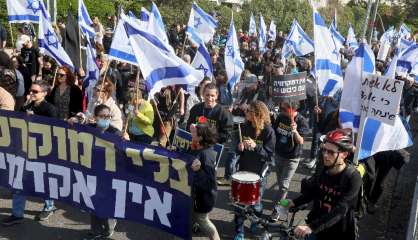 Défilé bleu-blanc à Jérusalem contre la réforme de la justice