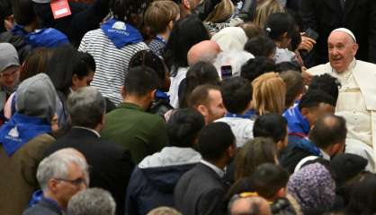 Le pape reçoit en audience des réfugiés arrivés grâce aux couloirs humanitaires