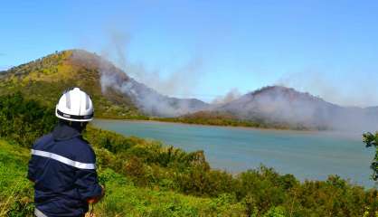 Dumbéa : le Pic aux Morts en feu 