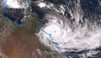 Le cyclone Debbie en catégorie 4, le Queensland en alerte maximale