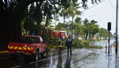 Cyclone Cook : l'avenue Lafleur coupée à Nouméa