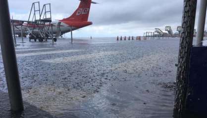 Tahiti sous des trombes d’eau, l’aéroport de Faa’a fermé