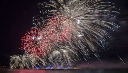 Grand rassemblement autour du feu d'artifice