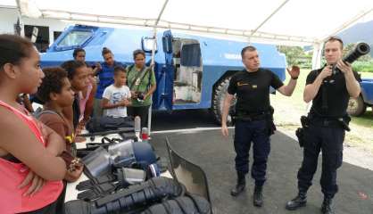 Cinquante enfants découvrent le travail des gendarmes