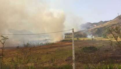 [VIDÉO] Des images saisissantes de l'incendie qui a ravagé 370 hectares de brousses à Thio