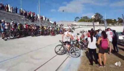 [VIDÉO] Tour de Calédonie : L'hommage à Mathieu Riebel au vélodrome de Magenta