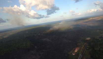 La lutte contre l'incendie de l'Île des Pins continue