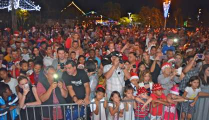 Le père Noël est bien arrivé samedi soir dans les communes du Grand Nouméa