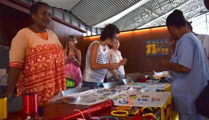 De l'artisanat et des gâteaux à vendre dans le hall du Médipôle au profit du Téléthon