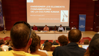 Les profs à l'école de la culture kanak