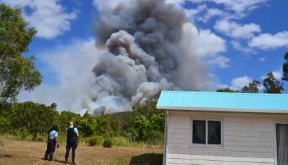 Païta : Incendie maîtrisé, pompiers épuisés