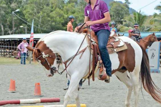 Des cavalières australiennes  invitées lors d’un stage équestre