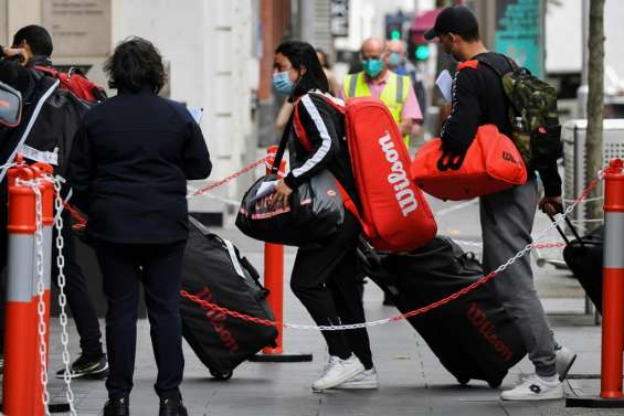 Open d'Australie: le Covid-19 menace de nouveau, 500 personnes à l'isolement