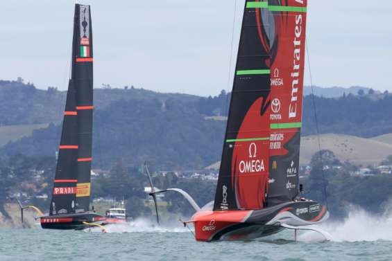 Coupe de l'America: Luna Rossa tient tête à Team New Zealand 