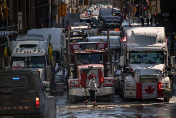 Canada: statu quo dans les rues d'Ottawa malgré l'état d'urgence, les frontières débloquées