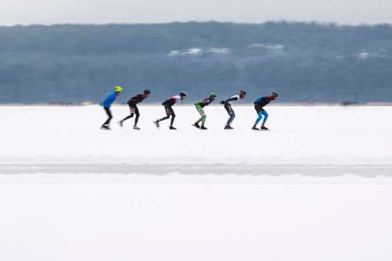 En Suède, la grâce des courses de patins sur lacs gelés