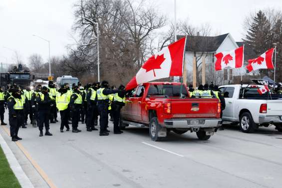 Contestation au Canada: reprise de l'opération policière pour évacuer un pont stratégique