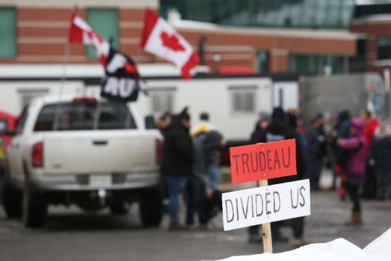 Contestation au Canada: Trudeau sous pression, état d'urgence en Ontario