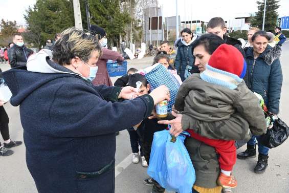 La Hongrie d'Orban accueille les réfugiés ukrainiens à bras ouverts