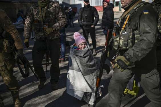 Les chars russes aux portes de Kiev, échec des premières négociations à haut niveau