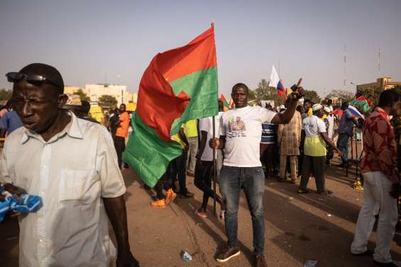 Burkina: la période de transition fixée à trois ans avant des élections