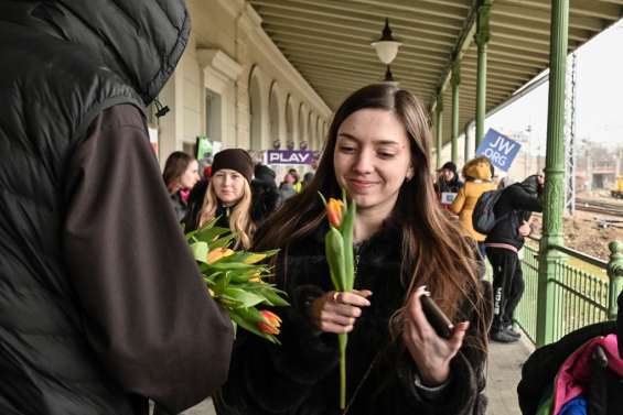 Les femmes manifestent pour leurs droits, le regard tourné vers l'Ukraine