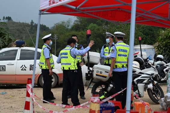 Chine: le site de l'accident d'avion passé au peigne fin 