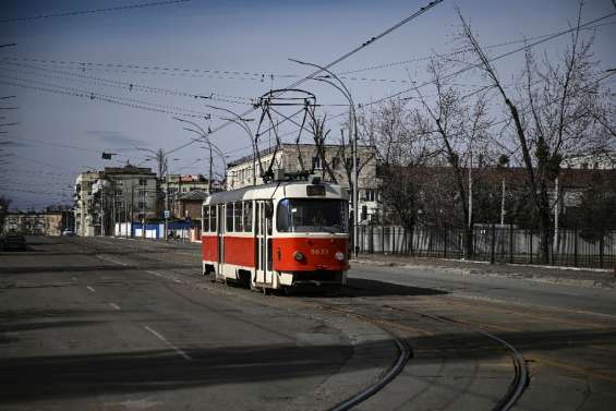 Balade en tramway par temps de guerre dans Kiev désertée