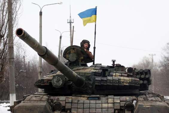 Ukraine: les forces russes encerclent Kiev et bloquent Marioupol