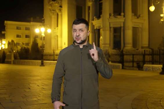 Ukraine: Moscou emploie une arme hypersonique, Zelensky appelle à parler sérieusement de paix