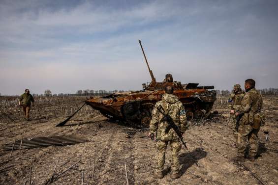 Ukraine: Zelensky prévient que l'armée russe se repositionne pour attaquer l'Est