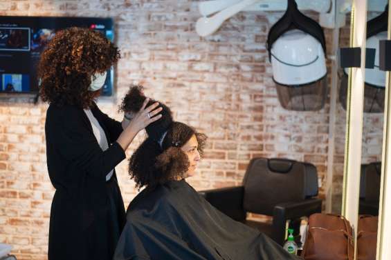 Au Caire, les boucles, la liberté jusqu'au bout des cheveux